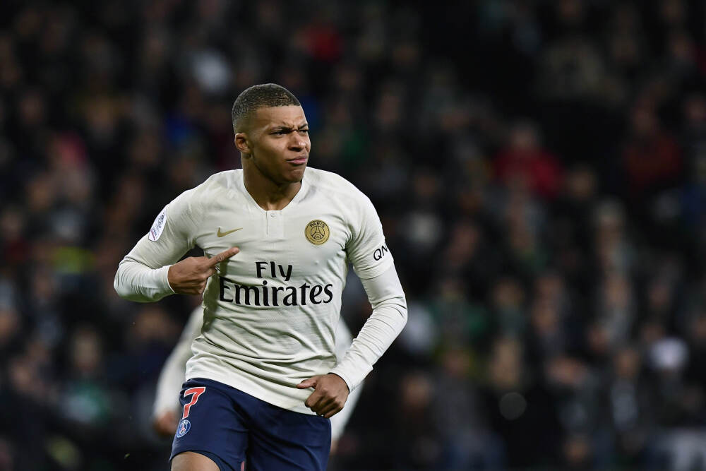 每体：巴萨小将埃斯帕特预计伤缺两个月，球员本被视为孔德替补